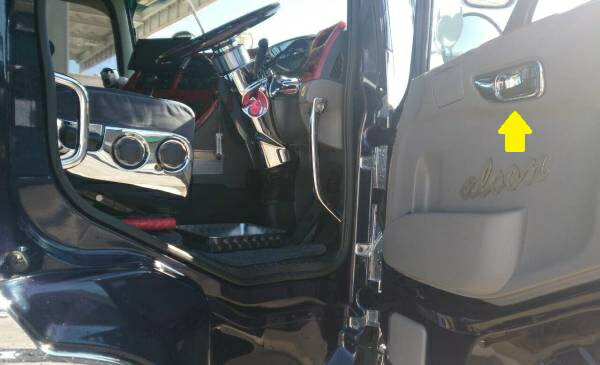 UD クオン　フロントパネル UDトラックス 日産 UD クオン フロント コーナー パネル 左 サイド