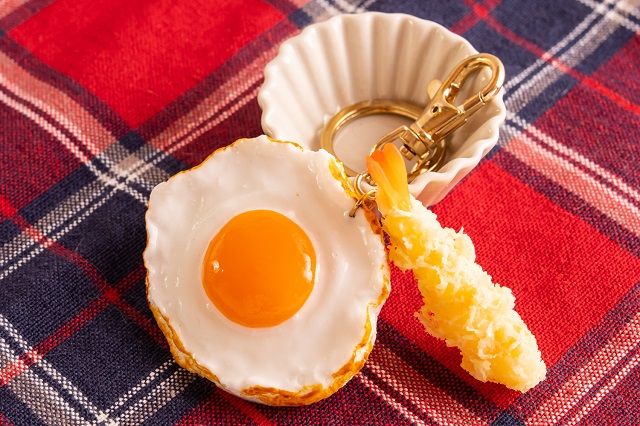 susu_eri　味な副音声 海老フライ 目玉焼き キーホルダー 食品サンプル 目玉焼き キーホルダー - HIRO1977'S GALLERY