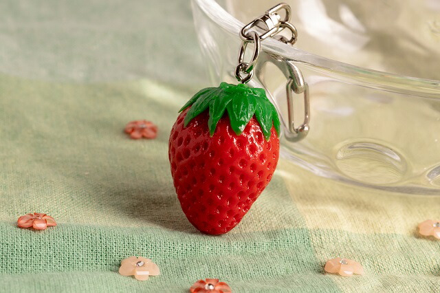 イチゴ　ストラップ　可愛い d935281d16487608fb67f416c79846