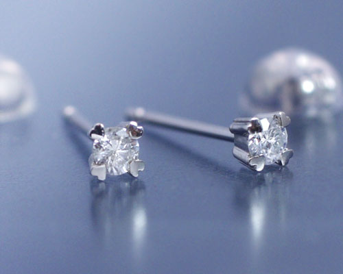 ダイヤモンド ピアス プラチナ Pt950 金属アレルギー対応 0.1ct ハート爪 レディース スタッドピアス 「ラブ・フリュリュ」 仕事用 両耳用/製造オーダー品 約20日間納期|誕生石ネックレスのCiao!