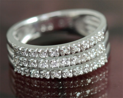 ピンキーリング 18k 4月誕生石 ダイヤモンド 0.20ct リング（指輪）3連【K18ホワイトゴールド（K18WG）】【3～13号対応】送料無料/製造オーダー品　約20日間納期 45,012円