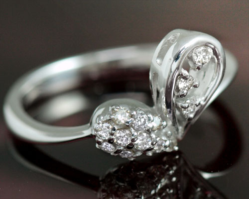 ピンキーリング 18k 4月誕生石 ダイヤモンド 0.12ct レディース ハート リング（指輪） K18ホワイトゴールド（K18WG） 18k 18金 3～13号対応 送料無料 国産 日本製/製造オーダー品　約20日間納期
