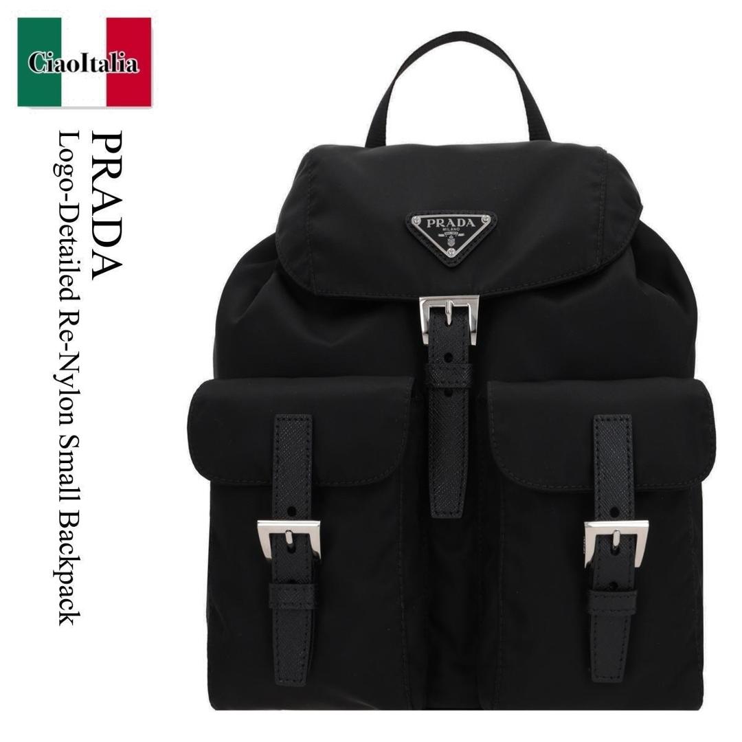 【物量制限事項・店卸し資産極限点・早め者制覇！】 プラダ / かばん / 鞄 / Prada Logo-Detailed Re-Nylon Small Backpack / 1BZ677 F0002 / 1BZ677 VOOORV44 F0002 / 1BZ677F0002 / 1BZ677VOOORV44F0002 / うしろ側容器に並べる・背嚢