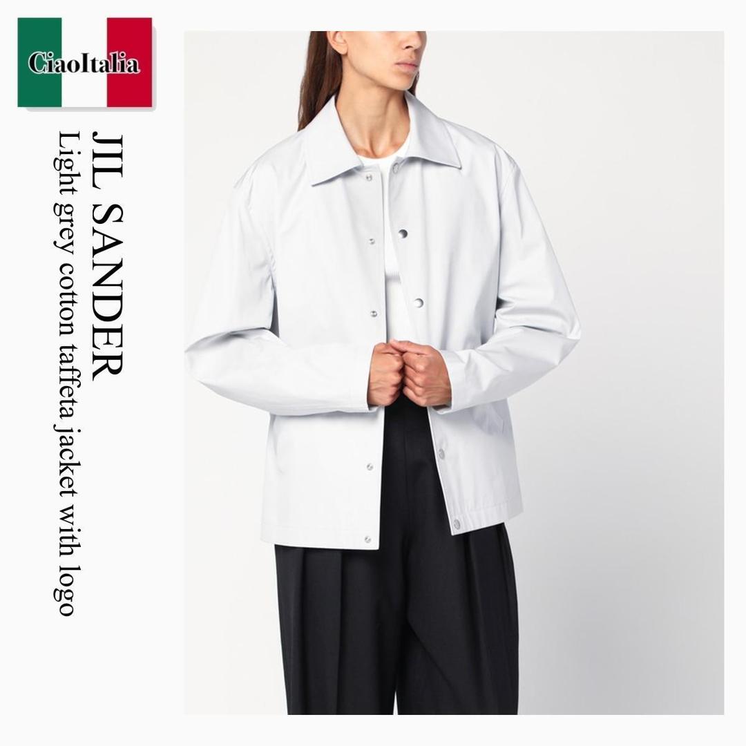 【数量限定・在庫限り・早い者勝ち！】 ジルサンダー / Jil Sander Light Grey Cotton Taffeta Jacket With Logo / J53BN0004 J45306 / J53BN0004 J45306 058 / J53BN0004J45306058 / ジャケットその他