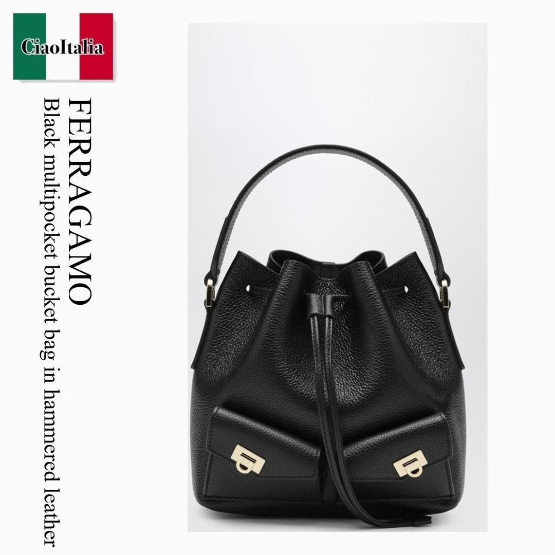 【数量限定・在庫限り・早い者勝ち！】 フェラガモ / かばん / カバン / Ferragamo Black Multipocket Bucket Bag In Hammered Leather / 785878 / 785878 NR / 785878NR / ショルダーバッグ・ポシェット
