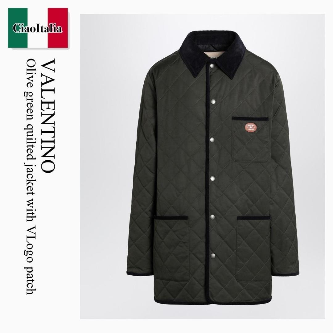 【数量限定・在庫限り・早い者勝ち！】 バレンチノ / Valentino Olive Green Quilted Jacket With Vlogo Patch / 7V3CJK95CKV / 7V3CJK95CKV APF / 7V3CJK95CKVAPF / ダウンジャケット｜Ciao Italia 85,891円
