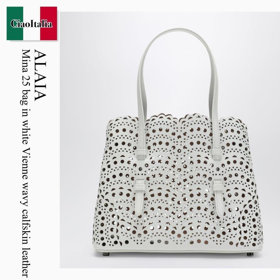 【数量限定・在庫限り・早い者勝ち！】 アズディンアライア / かばん / カバン / Alaia Mina 25 Bag In White Vienne Wavy Calfskin Leather / AA1S06725C0A44 / AA1S06725C0A44 010 / AA1S06725C0A44010 / トートバッグ