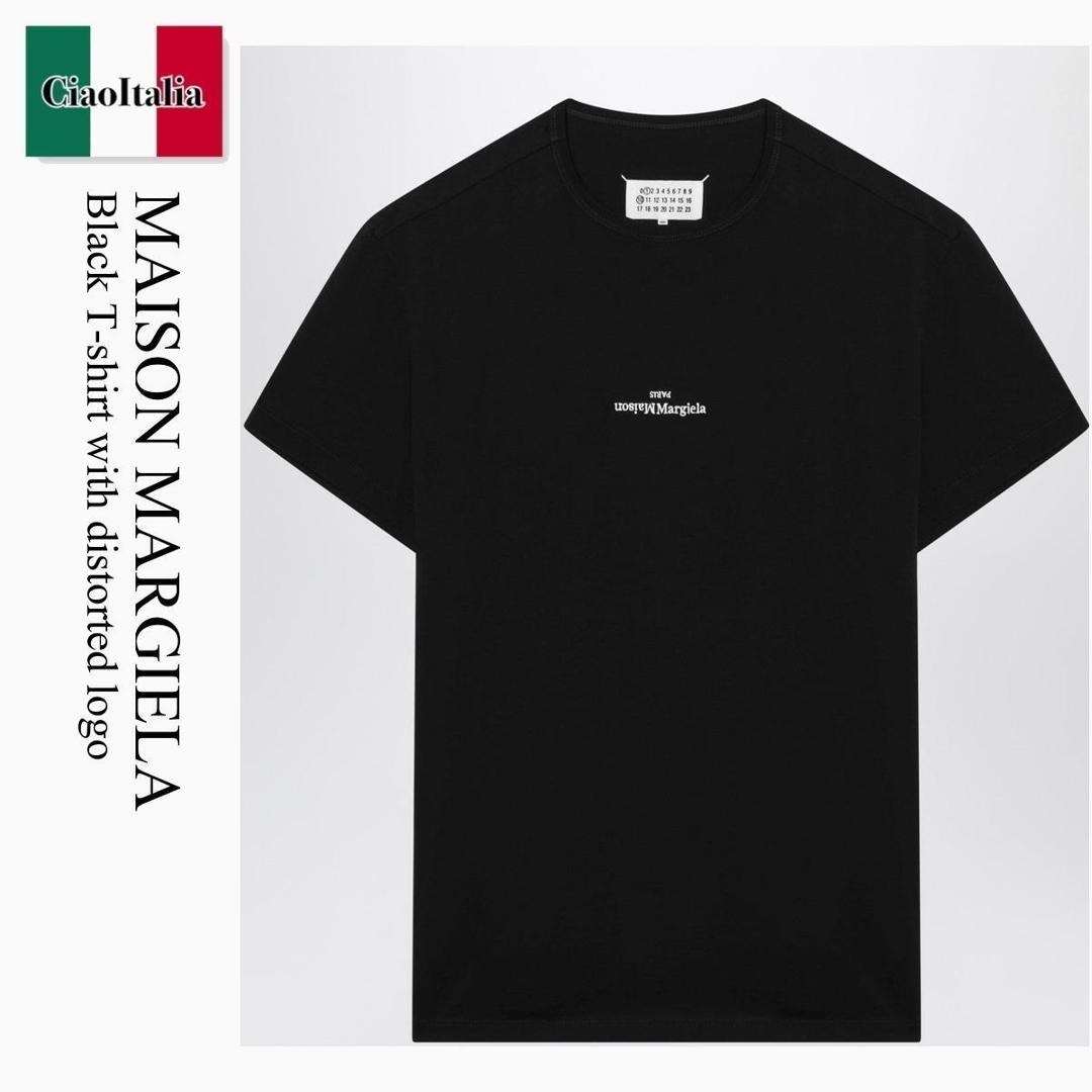 【分量制限事項・店卸し資産区分け・早め者白星！】 棲み家 マルジェラ / Maison Margiela Black T-Shirt With Distorted Logo / S30GC0701US22816 / S30GC0701US22816 900 / S30GC0701US22816900 / プルオーバー・カットソー