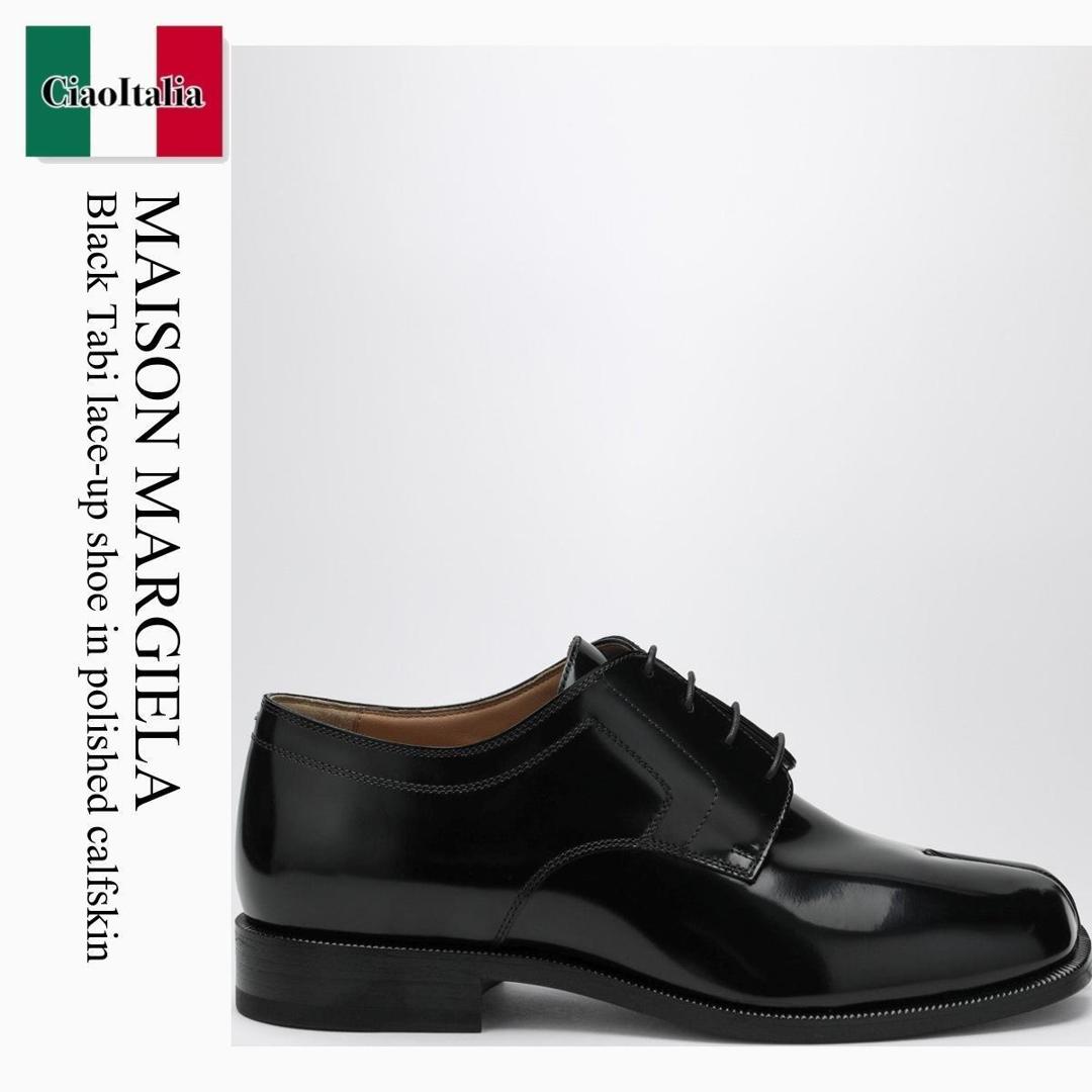 【物量制限事項・店卸し資産極限点・早め者制覇！】 棲み家 マルジェラ / Maison Margiela Black Tabi Lace-Up Shoe In Polished Calfskin / S97WQ0052P3827 / S97WQ0052P3827 H8396 / S97WQ0052P3827H8396 / 御召しものシューズ・革靴・商行為シューズ