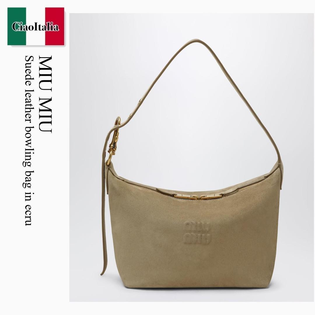 【数量限定・在庫限り・早い者勝ち！】 ミュウミュウ / かばん / カバン / Miu Miu Suede Leather Bowling Bag In Ecru / 5BC216 F0379 / 5BC216 OOO2CSS F0379 / 5BC216OOO2CSSF0379 / ショルダーバッグ・ポシェット｜Ciao Italia