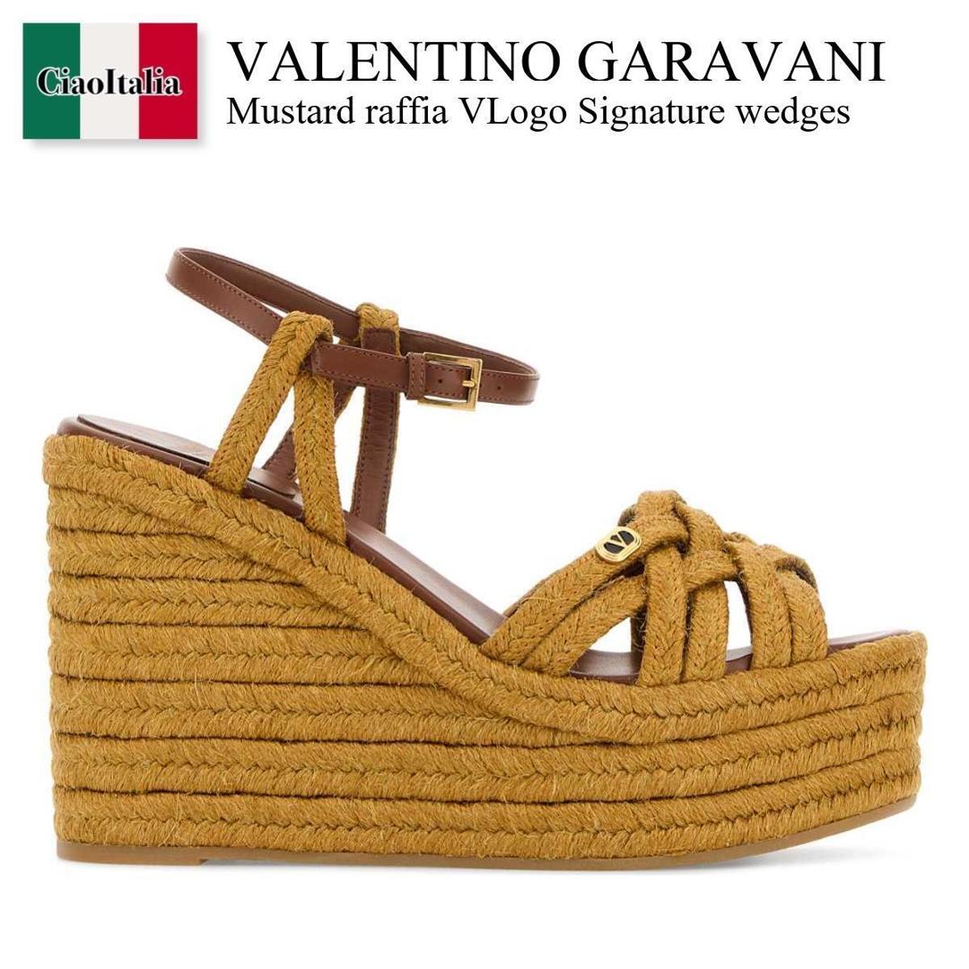 【分量制限事項・店卸し資産区分け・早め者白星！】 バレンチノ / Valentino Garavani Mustard Raffia Vlogo Signature Wedges / 8W2S0PA0AQW / 8W2S0PA0AQW BUP / 8W2S0PA0AQWBUP / サンダル・ミュール