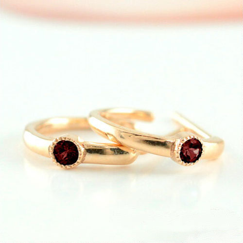 【10%OFFクーポン配布中】 k18 ピアス ガーネット レディース ゴールド フープピアス ピンクゴールド 18k 18金 Gフープ フープ スタッドピアス ラウンド 天然石 誕生石 母の日 誕生日