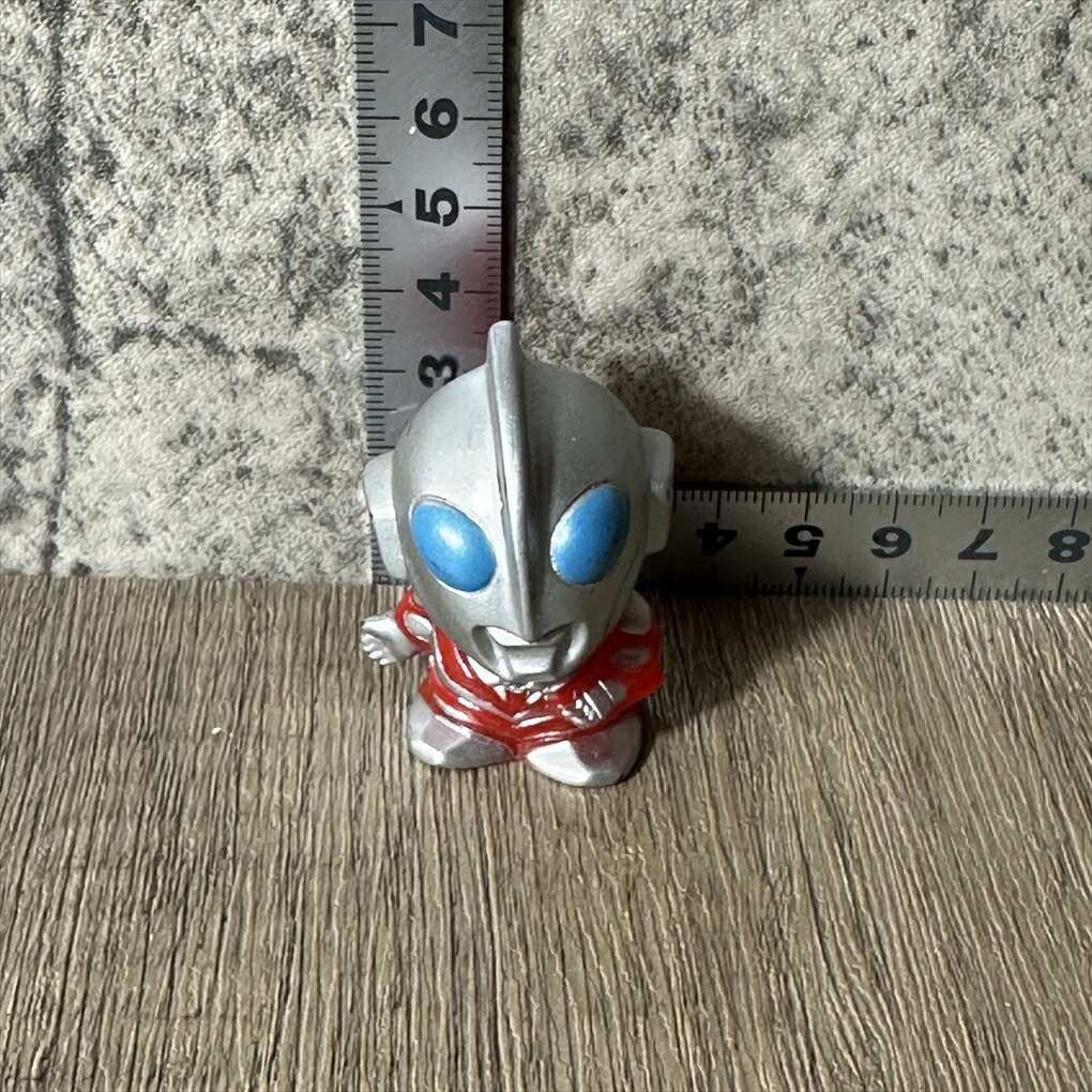 【中古】 【青い瞳の戦士】 【海外からのヒーロー】 ウルトラマンパワード フィギュア デフォルメ SD 高さ約3cm 幅約3cm 奥行き約3cm レッド シルバー ブルー 赤 銀 青 中古品画像