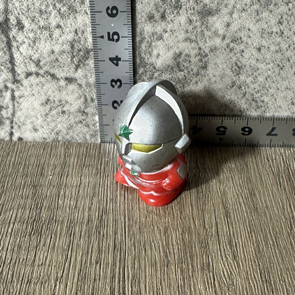 【中古】 【U40から来た戦士】 【初のアニメヒーロー】 ウルトラマンジョーニアス 指人形 ソフビ 高さ約3.5cm 幅約3cm 奥行き約2.5cm レッド シルバー グリーン 赤 銀 緑 中古品画像
