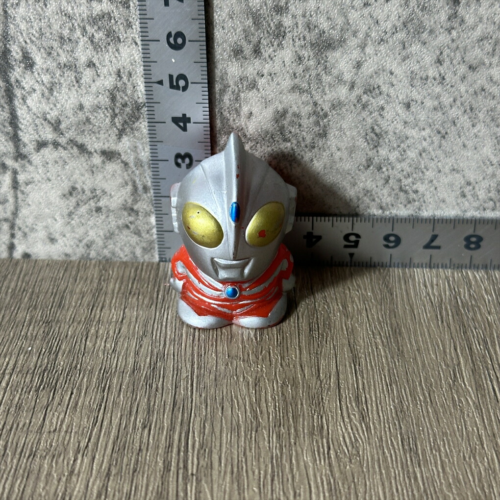 【中古】 【勇気のヒーロー】 【21世紀のウルトラマン】 ウルトラマンネオス 指人形 ソフビ フィギュア 高さ約3.5cm 幅約3cm 奥行き約2.5cm レッド シルバー イエロー 赤 銀 黄 中古品画像