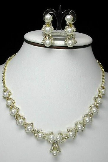 お姫様！？キラキラネックレスと、キラキライヤリング 楽天市場】ふんわり♪ホワイトパールのお姫様ネックレス