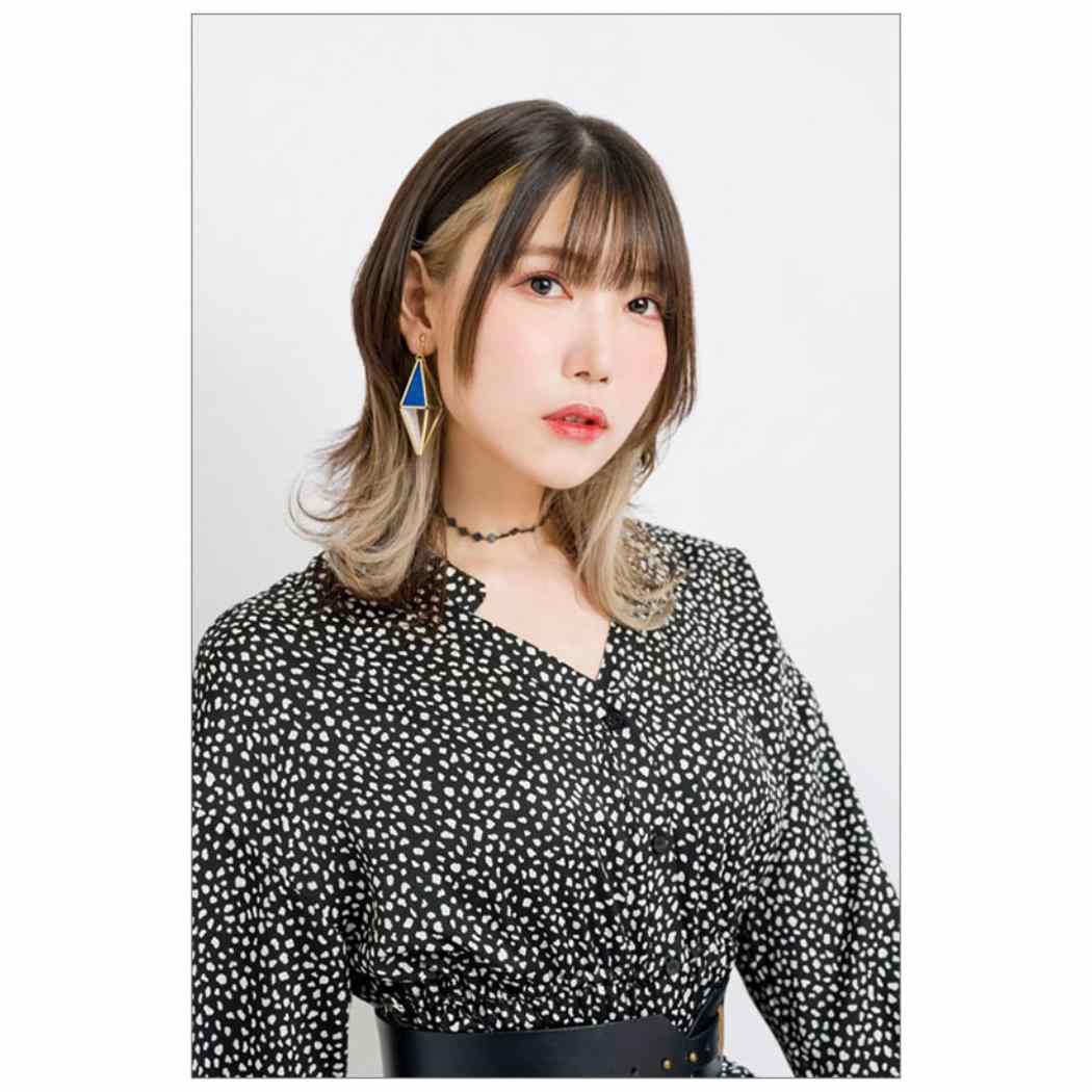ハチナイ　 近藤玲奈　 直筆サインカード 楽天市場】【カレナビ楽天限定特典】近藤玲奈 直筆サイン入り