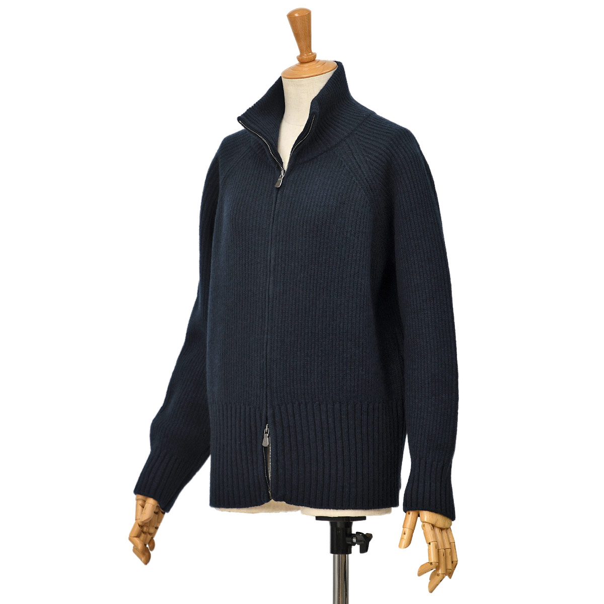 SCAGLIONE【スカリオーネ】Vネックカーディガン DNM124 031 CEMENTO ウール グレー SCAGLIONE【スカリオーネ】Vネックカーディガン DNM124 031