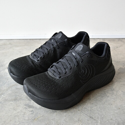Topo(トポ) Men's ATMOS Black/Black ブラック/ブラックランニングシューズ|circle AOMORI