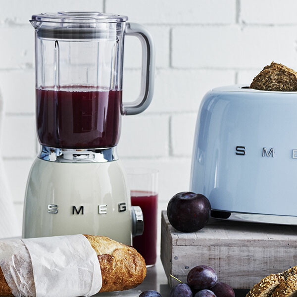 楽天市場 ブレンダー あす楽 即納 スメッグ Smeg Blf01pgjp パステルグリーン 緑 グリーン ジューサー ミキサー ジュースミキサー スムージーブレンダー スムージー ジューサーミキサー おしゃれ かわいい デザイン家電 グリーンスムージー シティネットショッピング