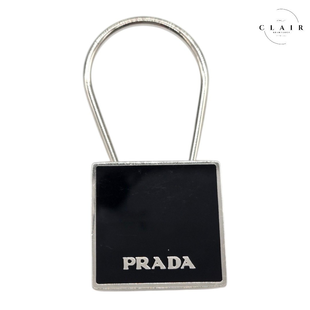 極美品✨PRADA キーホルダー　キーリング　ロゴプレート　黒 楽天市場】【未使用品】PRADA プラダ ロゴ プレート