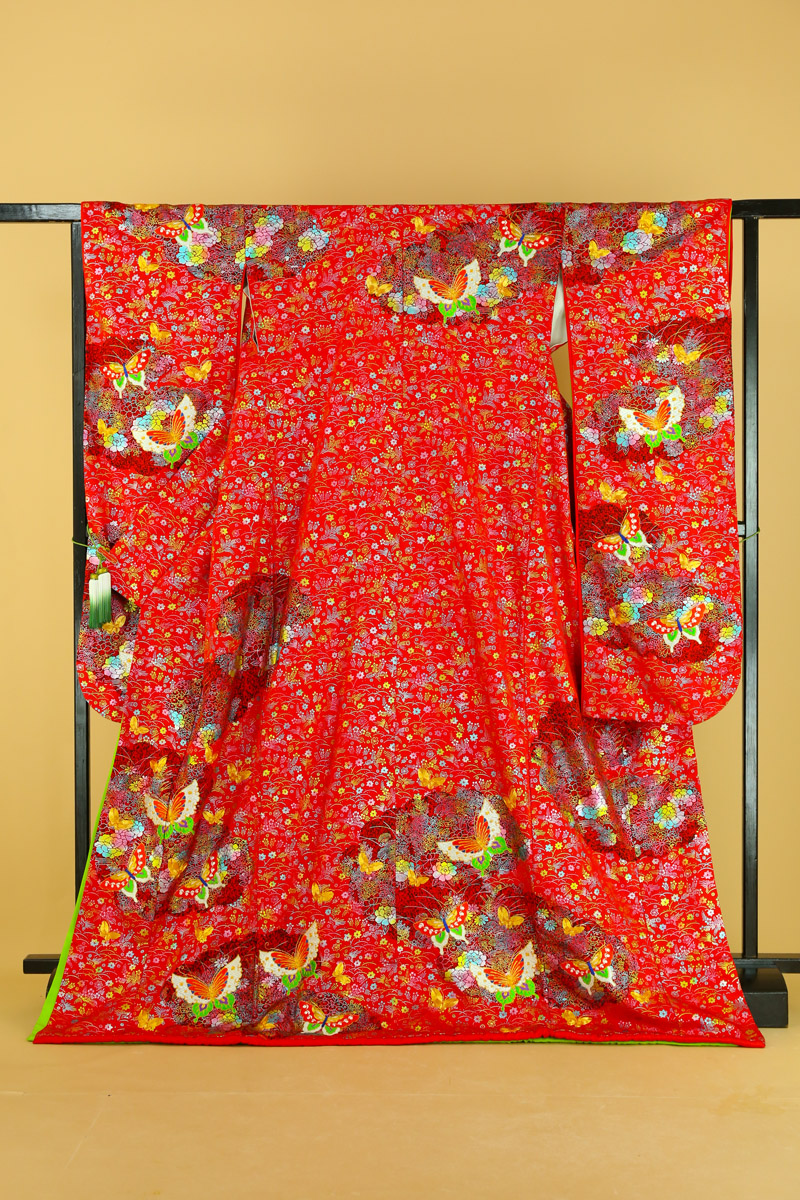 【楽天市場】【フォーマル衣装】花嫁振袖 引き振袖 クラレナの赤にメタルの花鳥柄 雲取り 蝶々の刺繍 正絹 本振袖(MS578)(USED品