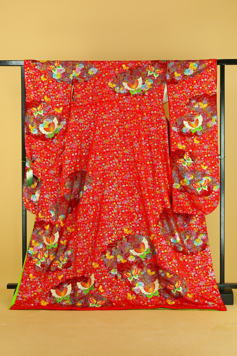 《フォーマル衣装》花嫁振袖 引き振袖 販売 クラレナの　赤にメタルの花鳥柄 雲取り 蝶々の刺繍 正絹 本振袖(MS578)(USED品)【中古】（リサイクル）【和装】【着物】【女性】【本振袖】｜フォーマルドレスメンズ　クラレナ