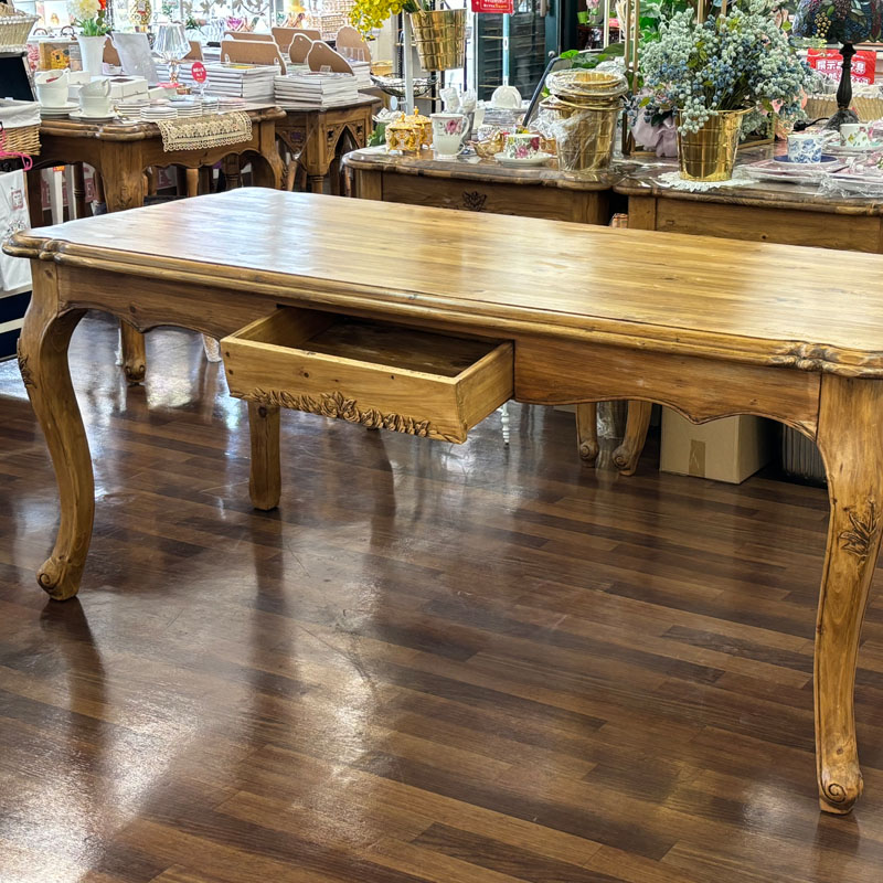 ★売り尽くし決算セール中★ フランス田舎家具 手作り家具 カントリー家具 180cm フレンチテーブル ダイニングテーブル 6人用 ディスプレイ台 6人掛け 4本脚 ヴィンテージ 食卓テーブル 食卓 ウッドテーブル 天然木 机 長方形 木製 リビング カフェテーブル 作業台｜クラシックファニチャー