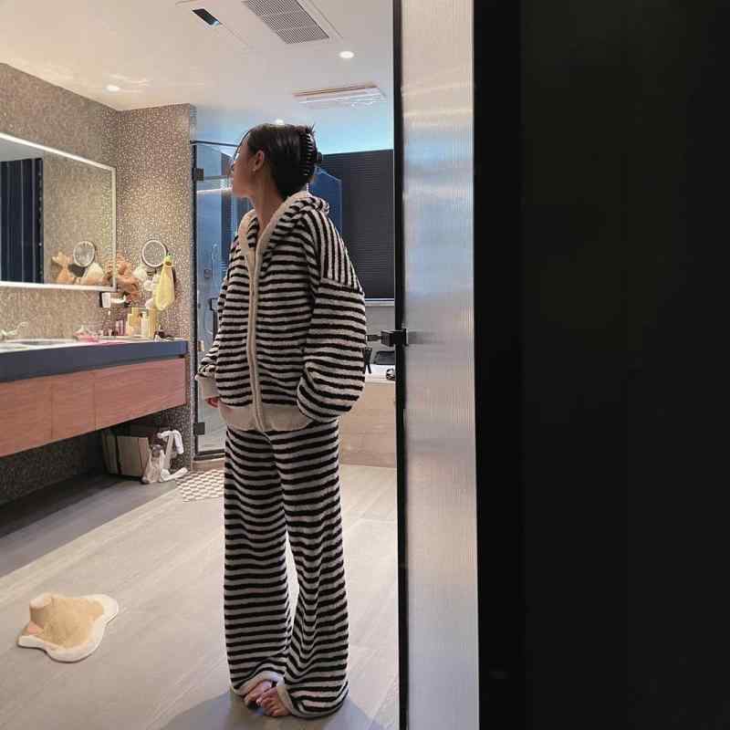パジャマ レディース ルームウェア 上下セット 冬用 暖かい 防寒 長袖 長ズボン ボーダー柄 フリース ジップアップ パーカー 部屋着 寝巻き リラックスウェア かわいい ふわふわ もこもこ