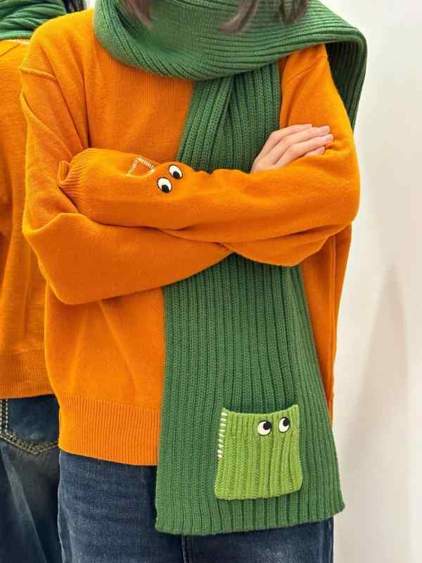 マフラー 男女兼用 かわいい 保温 ポケット付き 大目 刺繍 リブニット 秋冬 灰色 紺色 オレンジ レッド グリーン