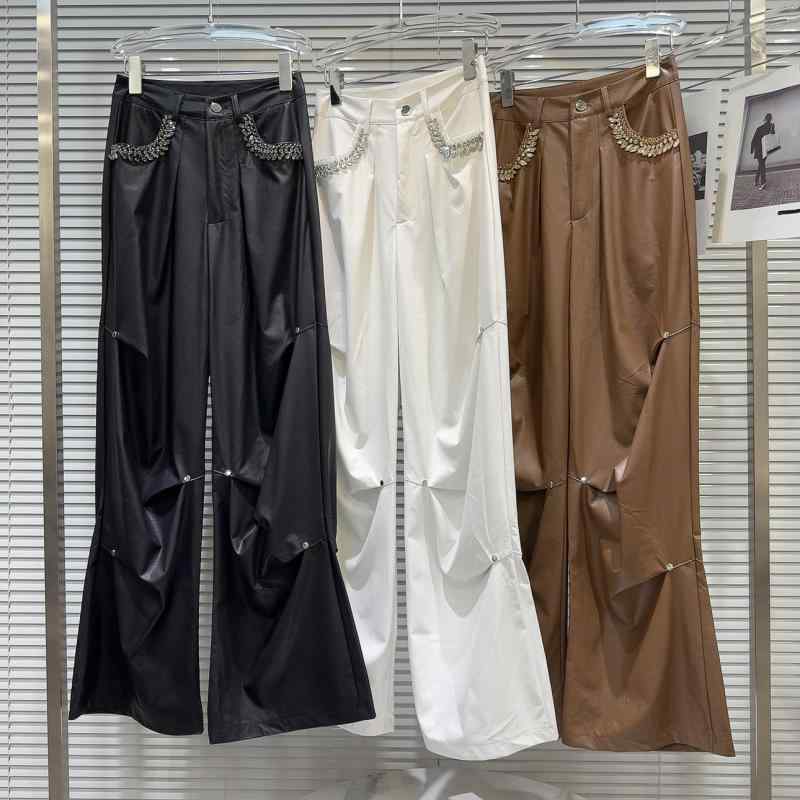 パンツ レディース 高見え PUレザー テーパードパンツ カジュアルパンツ 白 黒 茶色 美脚 着痩せ 高見え 秋冬