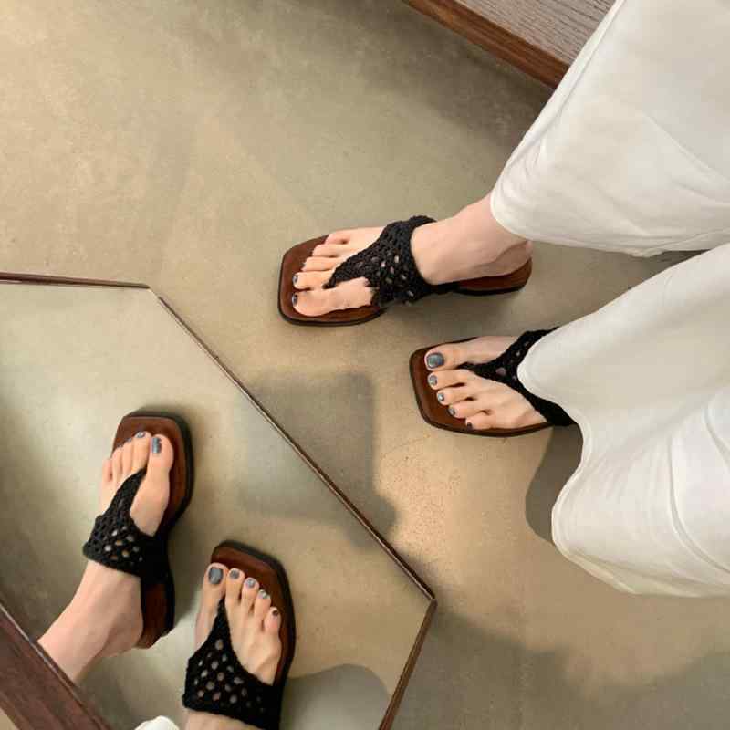 サンダル レディース 夏 ビーチサンダル 涼しい 軽い 歩きやすい 痛くない ぺたんこ ローヒール フラット 普段使い リゾート 旅行 白 黒