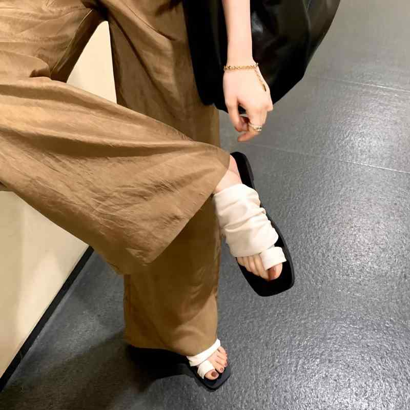 サンダル レディース 羊革 フラット ローヒール スクエアトゥ レザー ぺたんこ 歩きやすい 履きやすい 滑り止め カジュアル おしゃれ かわいい 春夏 秋冬 白 黒