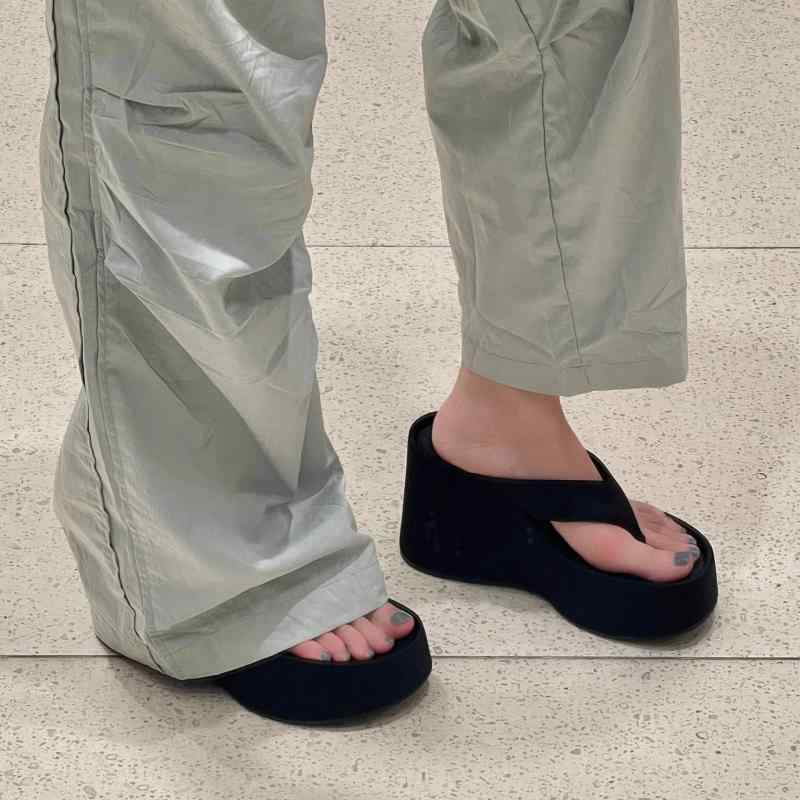 サンダル レディース 厚底 ビーチサンダル 女性用 プラットフォーム ソール 羊皮 春夏 軽量 歩きやすい 黒