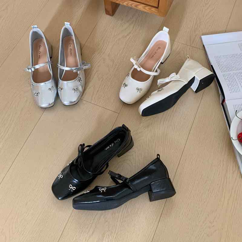 パンプス レディース マリージェーン シルバー ローファー 太ヒール ストラップ チャンキーヒール かわいい 歩きやすい 疲れない エナメル調 フェイクレザー 合皮 ブラック 黒 ベージュ