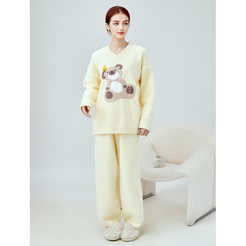 ルームウェア レディース 冬用 長袖 上下セット かわいい 小熊 クマ柄 ふわふわ もこもこ あったか 厚手 部屋着 寝巻き 普段使い リラックス ポリエステル イエロー