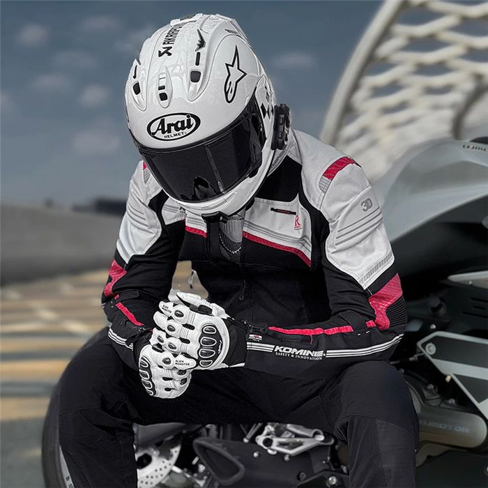 【クーポンで10％オフ】バイクグローブ オートバイグローブ 本革 羊革 通気 防風 10本の指がタッチパネル対応 自転車 バイク 手袋 手ぶくろ スマホ対応 全指 プロテクター 滑り止め 通気 ツーリング 春 夏 秋 メンズ 男性 登山 散歩 釣り スキー 耐久性 かっこいい