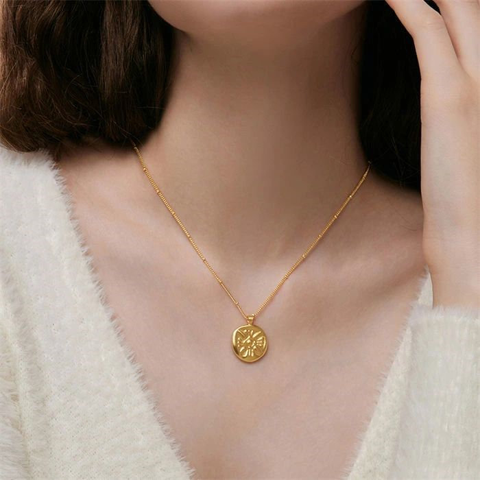 【クーポンで10％オフ】【送料無料】ネックレス ショートネックレス レディース サージカルステンレス プレゼント 可愛い ゴールド色 誕生日 プレゼント 結婚記念日 女性 彼女 妻 シンプル 大人 高級感 20代30代40代50代60代 通勤 通学 プチプライス高見え 流行 おしゃれ