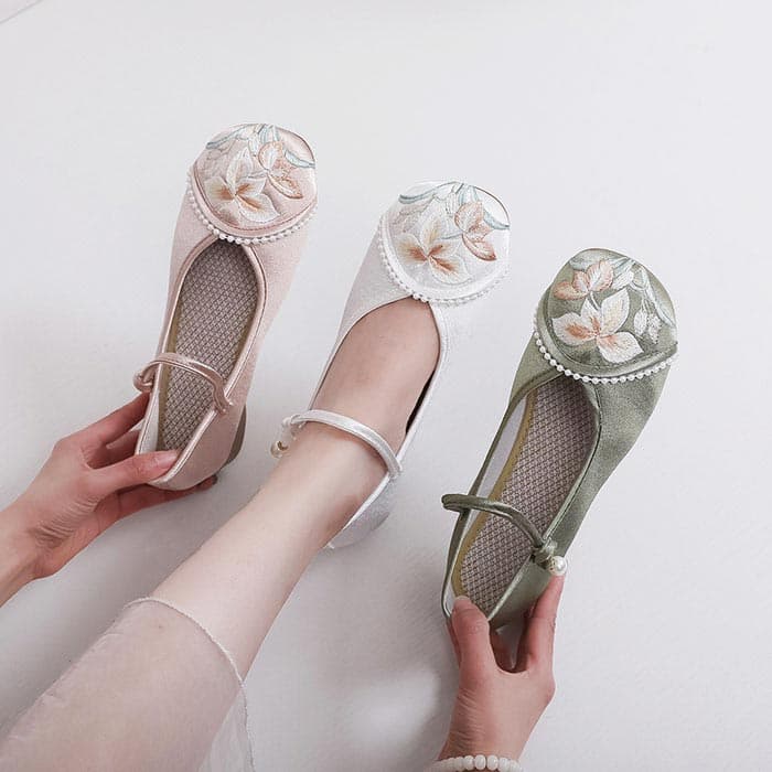 レディースシューズ パンプス 中華靴 チャイナシューズ 靴 刺繍布靴 ストラップ 花刺繍 フラット 平底 森ガールカジュアルシューズ エスニック 華流 漢服用シューズ 芸布唐レディース 疲れない 履きやすい 古典舞踊 婦人靴 美脚 布靴 コンフォート ママ ギフト 大人 可愛い画像