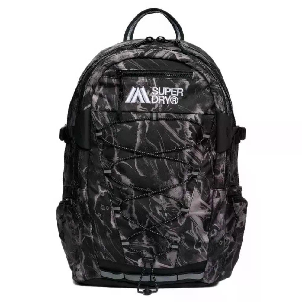 スーパードライ アウトドア 28L うしろ側容器に並べる （ WoodgrainPrintBlack ） | SUPERDRY Outdoor 28L backpack  [t] バックパック・リュック-男女兼用バッグ-バッグ・小物・ブランド雑貨