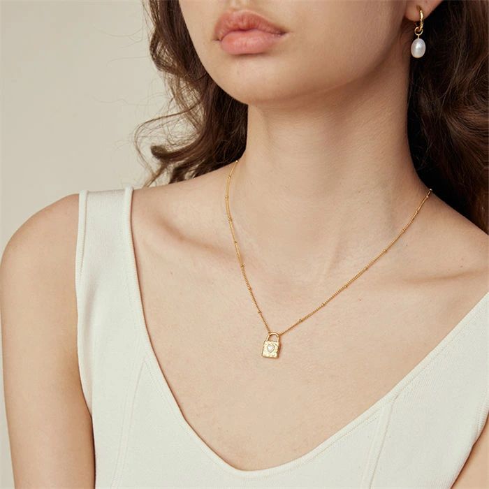 【時限特恵！最低17589円！】ネックレス ショートネックレス レディース ゴールド色 誕生日 プレゼント 結婚記念日 女性 彼女 妻 シンプル 大人 高級感 20代30代40代50代60代 通勤 通学 プチプライス高見え 流行 おしゃれ カルステンレス
