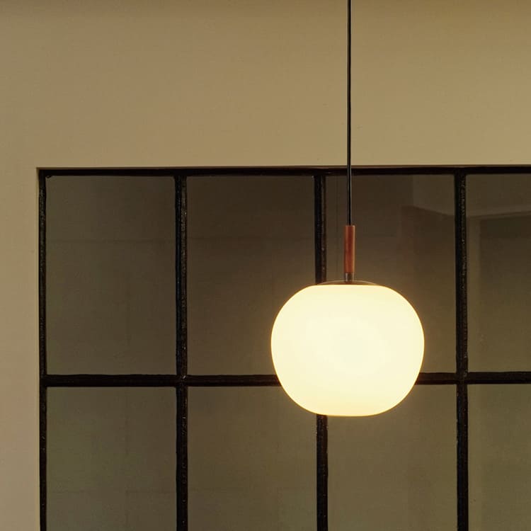 ペンダントライト 1灯 Juholt ユーホルト LT-4247 インターフォルム interform 照明 おしゃれ 玄関 リビング ダイニング 天井照明 直付け 照明器具 電気 雲 北欧 モダン LED対応 ガラスシェード ハンドメイドシェード レトロ 丸型 エレガント 韓国インテリア|BEGOT(ビゴット)