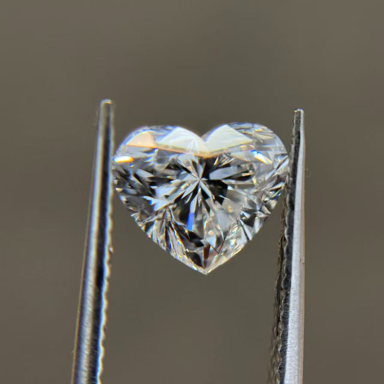 ラボグロウンダイヤモンド　ハートカット　2.02ct D VS1 EX EX NONE Lab-Grown Diamond 2カラット　IGI鑑定書付き OVAL