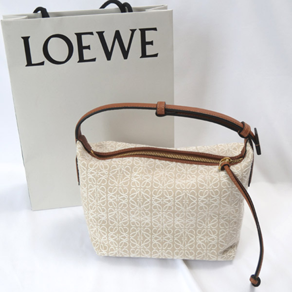 美品✨ロエベ　バッグ ロエベ】アラサー女子におすすめ！「超名品バッグ」 | CLASSY