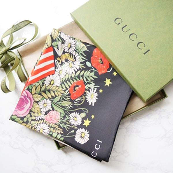 安いそれに目立つ 新品 正規品 送料無料 ギフト包装無料 Gucci グッチgucci ヒグチユウコ日本限定コラボ 国内発 シルク スカーフ 3g001 1078 限定 就職 入学 成人 箱付き ギフト プレゼント 誕生日 記念日お祝い 母の日 正規品 Www Vishakhasodha Com