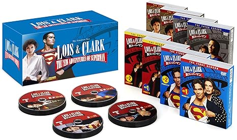 [新品]【初回限定生産】LOIS　＆　CLARK／新スーパーマン〈シーズン1-4〉　コンプリートDVD　BOX　Soft　Shell/ＤＶＤ/1000505869｜クロソイド屋　店