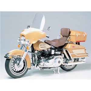 プラッツ　１/8HondaドリームCB750Four プラモデル ホンダ CB750 ドリーム CB750 FOUR `69 (プラモデル) - ホビー