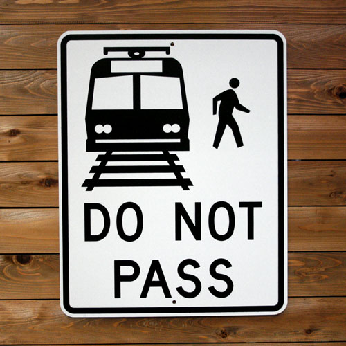 トラフィックサイン DO NOT PASS 縦76&times;横61cm 道路標識 新品 アメリカ製｜アメリカン雑貨ＣＯＬＯＵＲ