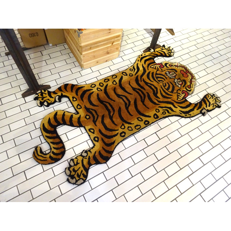 【楽天市場】チベタン タイガーラグ レッド DTTR-02L ラージ 長さ160×幅90cm ラグマット 玄関マット リビング トラ 敷物