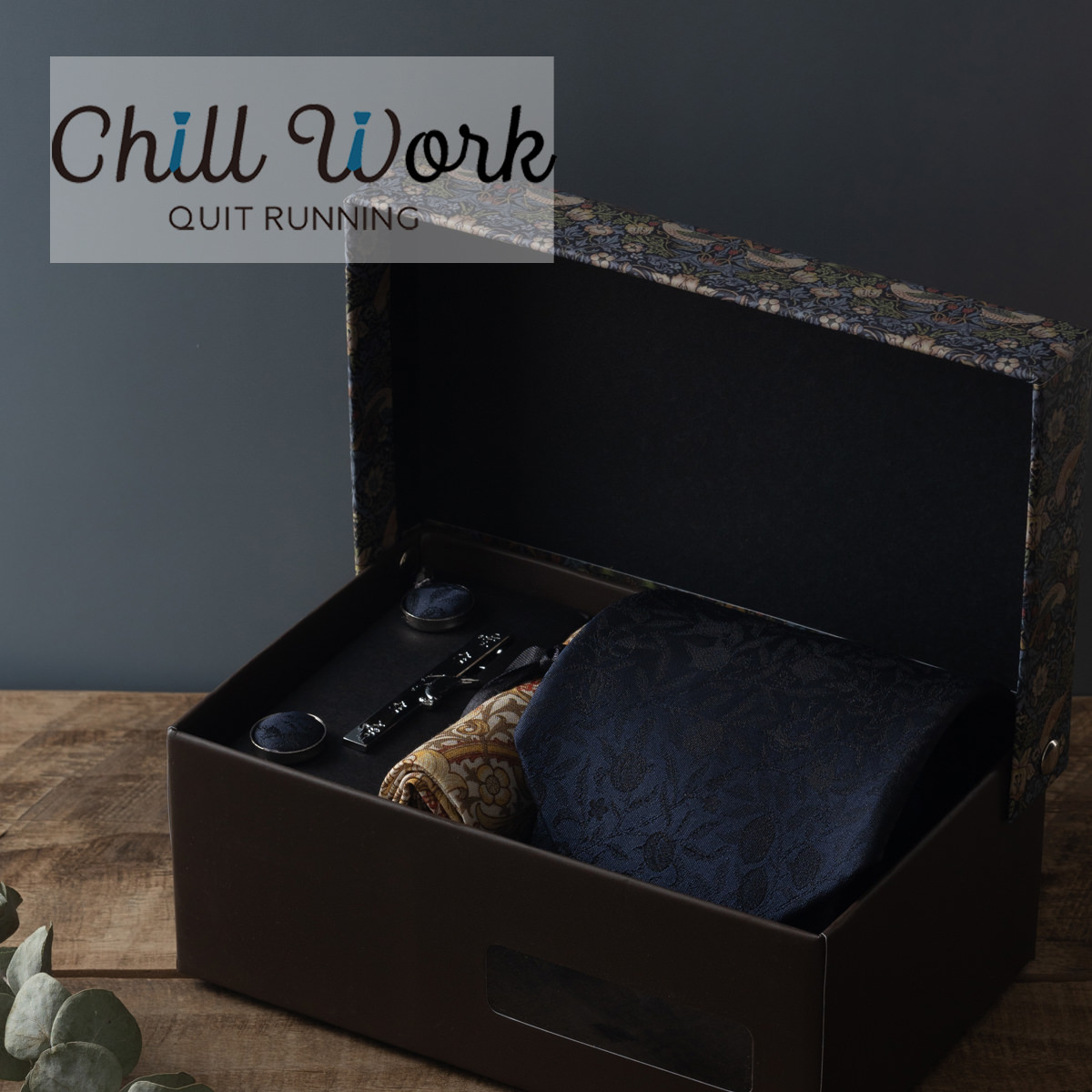 ウィリアムモリス柄 メンズ4点ギフトセット フルーツ ネイビー 洗えるイージーケア CHILLWORK ウォッシャブル 洗濯OK ネクタイ ハンカチ タイクリップ カフス チルワーク メンズ 英国ブランド 個性的 ビジネス ギフト プレゼント 式